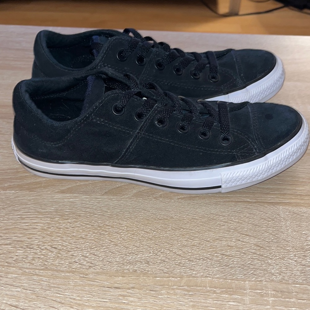 Black canvas converse shoes size 8 - Picture 2 of 6